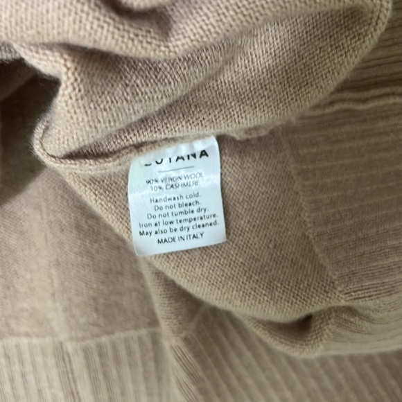 Cuyana Wool Cashmere Turtleneck Sweater - Camel - XS - Picture 7 of 9